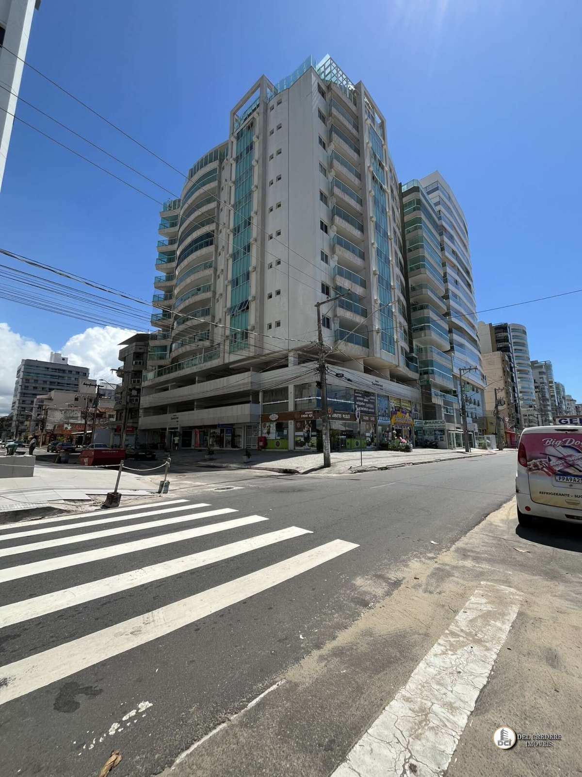 🌊 APARTAMENTO 3 QUARTOS COM VISTA ETERNA PARA O MAR — PRAIA DO MORRO    Acorde todos os dias com o mar na sua janela. - Del Credere Imóveis