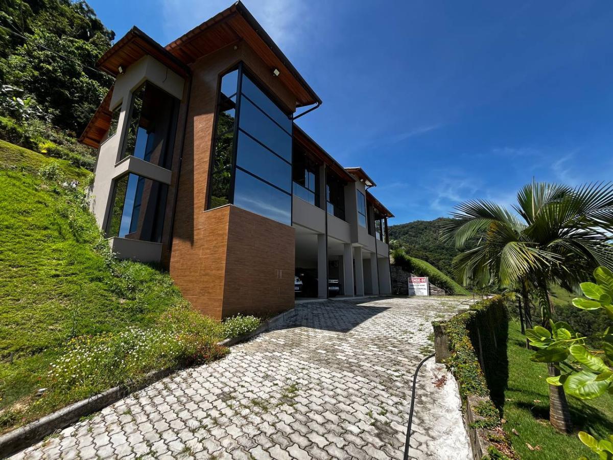 Mansão à venda  3 Suítes com 400m² em Vargem Alta/ ES - Del Credere Imóveis
